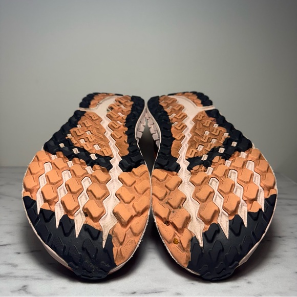 Women’s size 8 Altra Outroad Orange Athletic Running Shoes - Picture 9 of 10